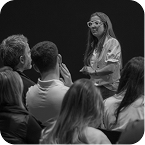 Visitação a empresas e acesso a players e altos executivos para aprendizado e network